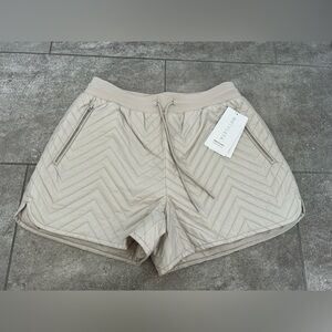 NWT Athleta Cream Quilted Apres Ski Short.  Size 8